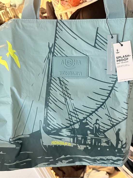 ALOHA Collection Handbags - ALOHA Collection HOKULEA Zipper Tote Day Tripper Hawaiian canoe Limited Edition